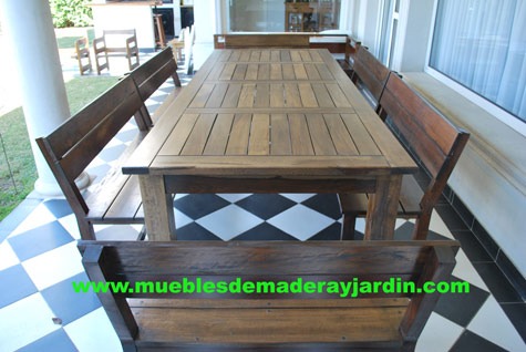 Mesa_con_bancos_para_galeria Mesa_con_bancos_para_galeria