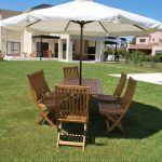 Ambientacion con Sombrillas de Madera para Jardin